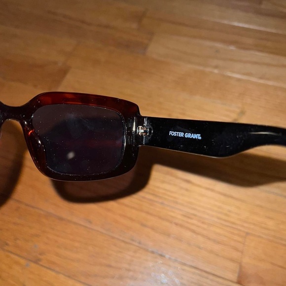 Foster Grant Turtle Shell Sunglasses - Picture 2 of 3